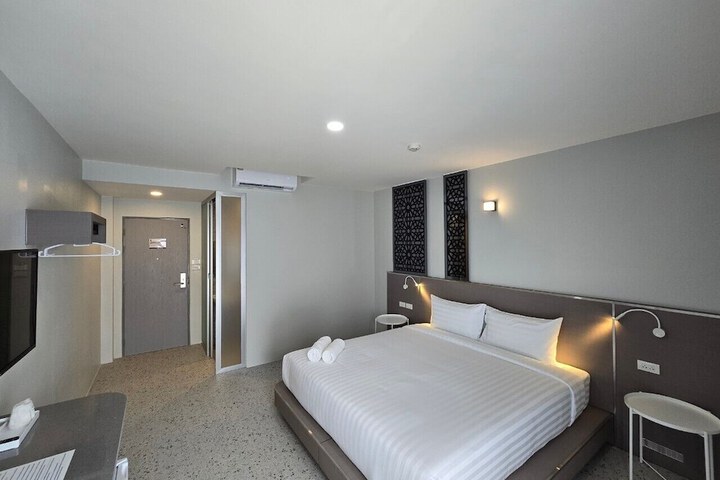 Room 5 of 85