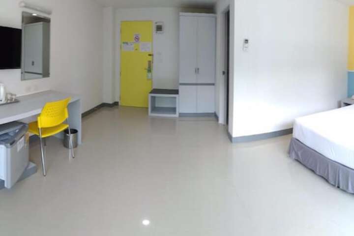 Room 12 of 37