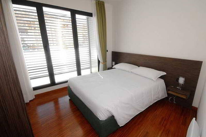 Room 6 of 10