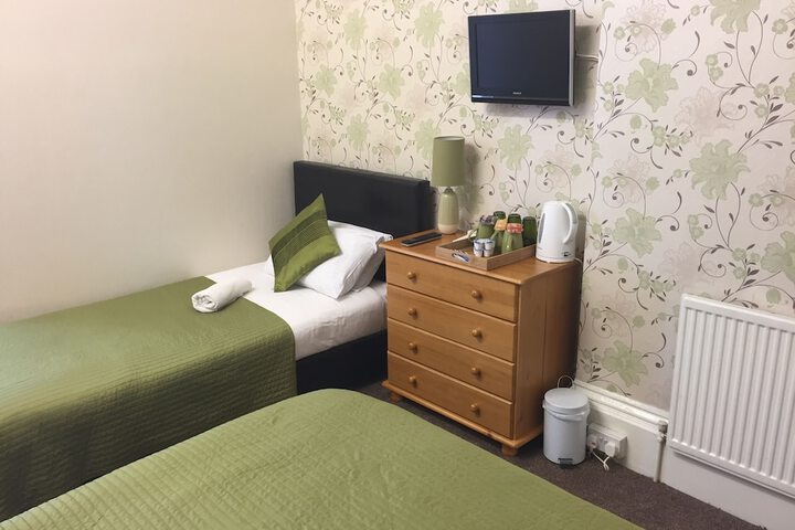 Room 8 of 40