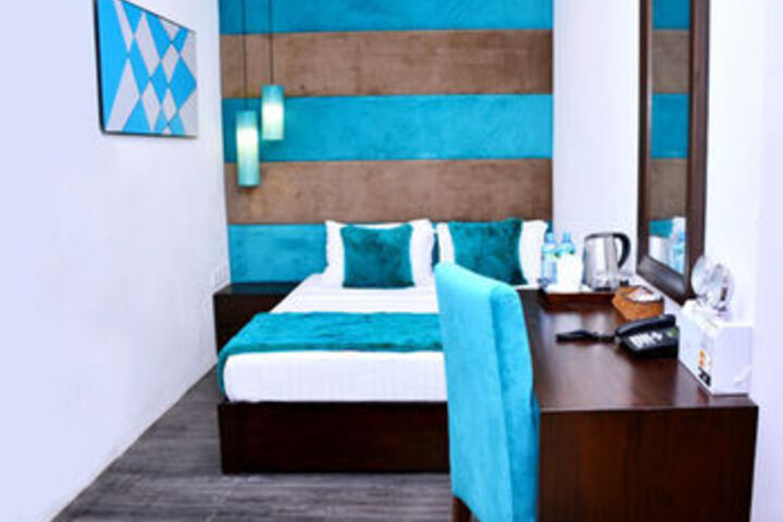 Room 4 of 20