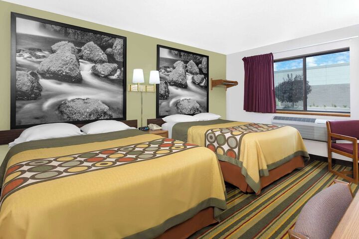 1 Queen Bed (7 of 15)