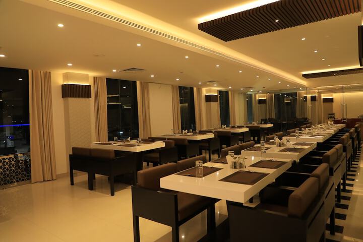 Dining 19 of 30
