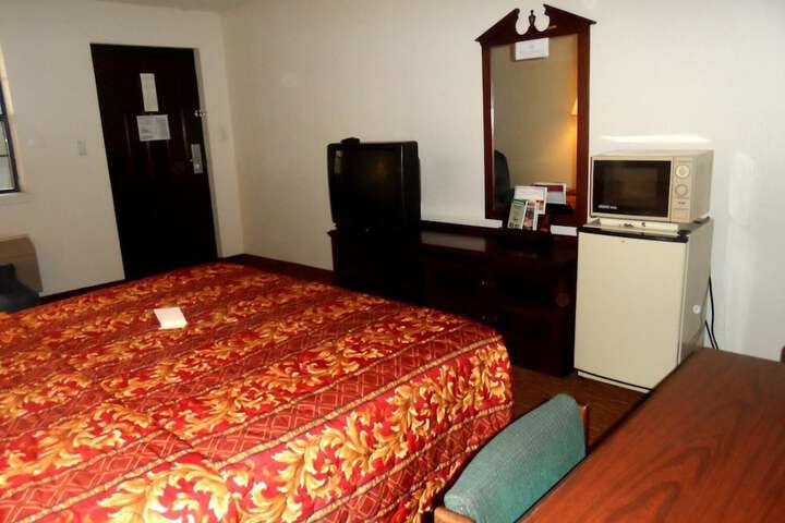 Room 6 of 27