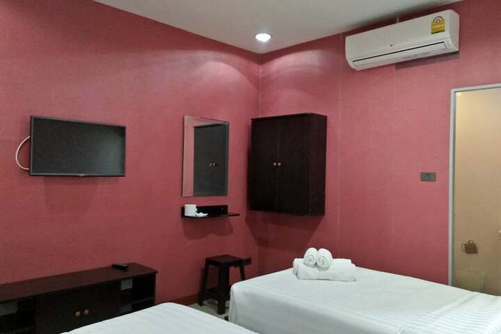 Room 10 of 16