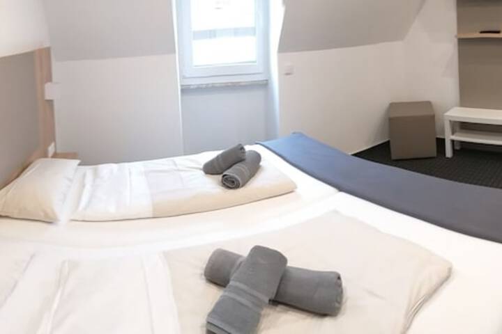 Room 9 of 25