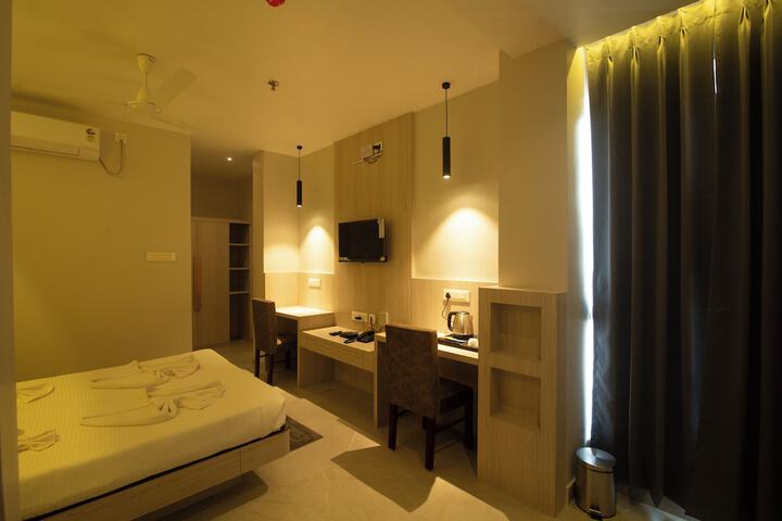 Room 10 of 29