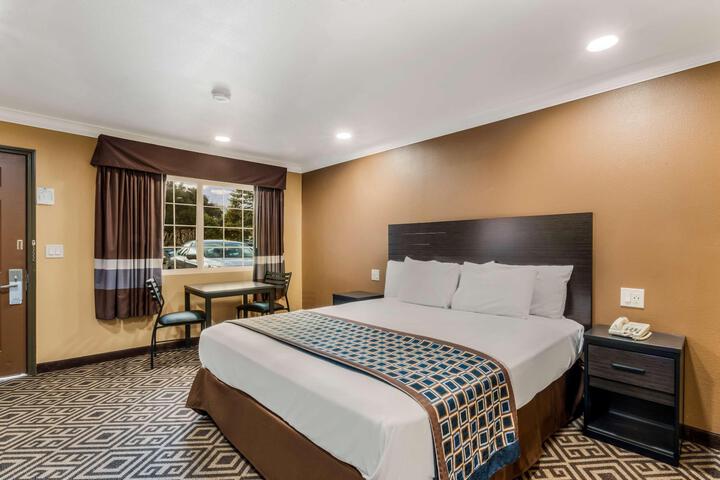 2 Queen Beds (2 of 6)