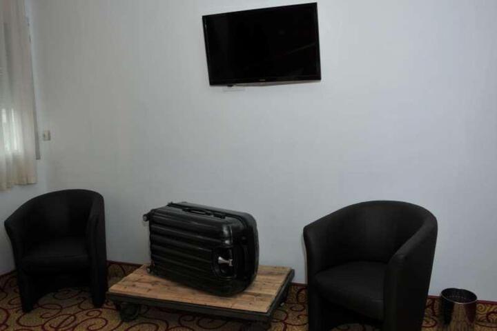 Room 10 of 36