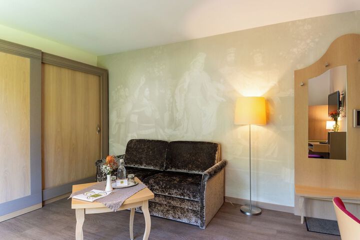 Room 6 of 119