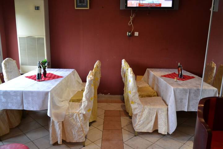 Dining 38 of 44
