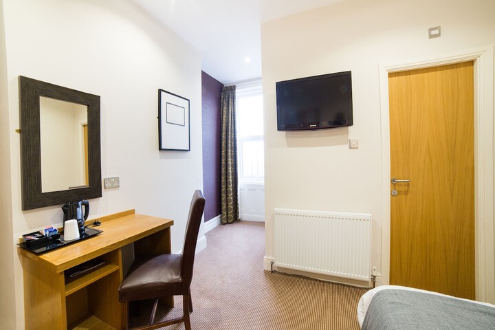 Room 30 of 48