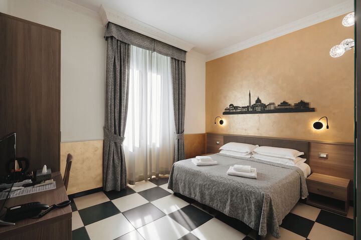 Room 33 of 180