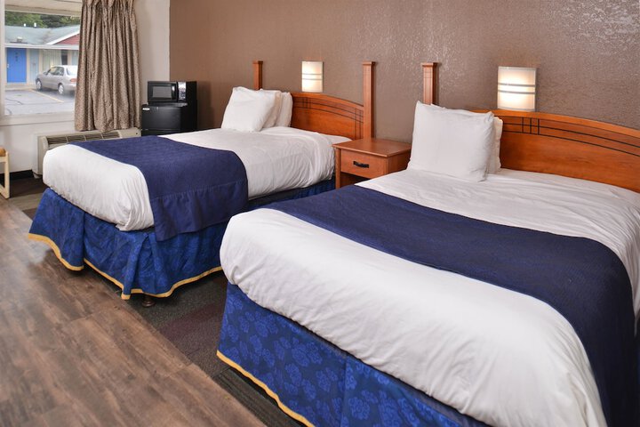 2 Double Beds (14 of 14)