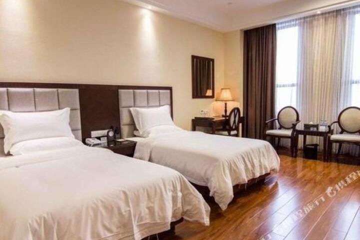 Yangjiang Yintai Hotel (Baili Plaza Branch)