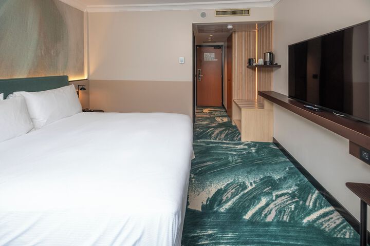 Room 25 of 80