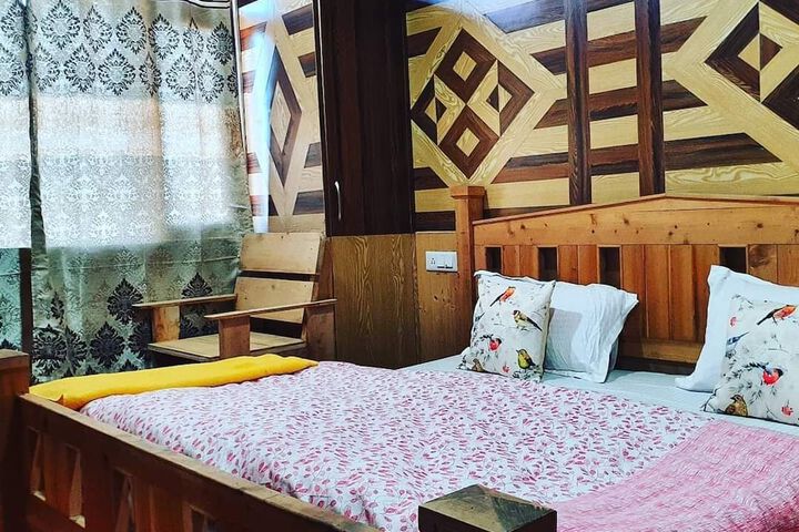 Room 4 of 11