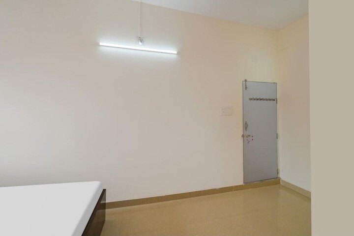 Room 8 of 12