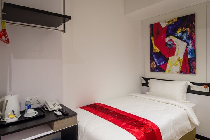 Room 26 of 38