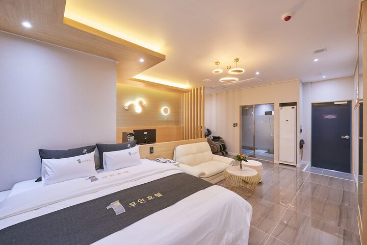 Room 23 of 61