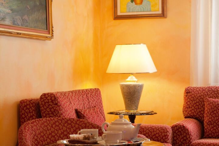 Hotel Interior 4 of 34