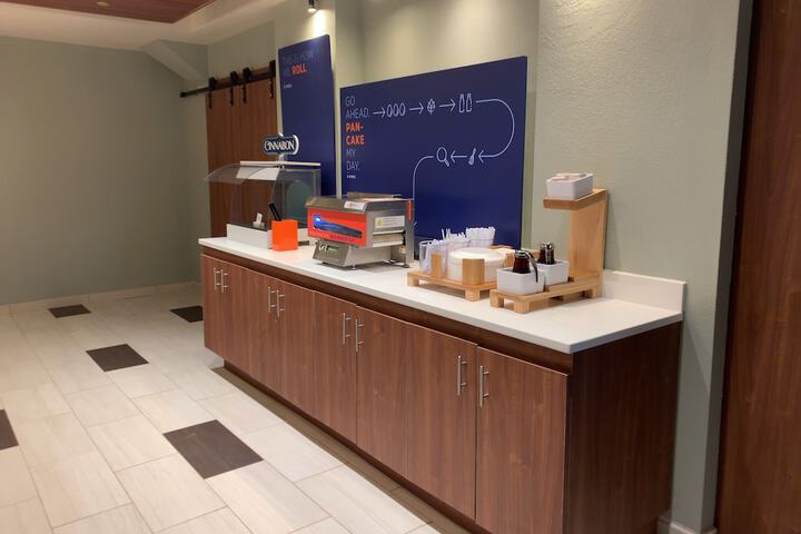 Breakfast/Coffee Service 31 of 44