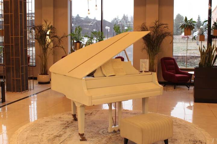 Guest Lobby