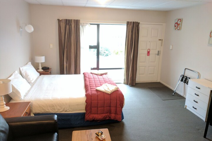 Room 3 of 52