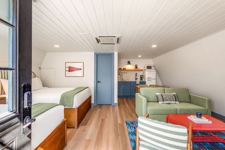 Room 7 of 72