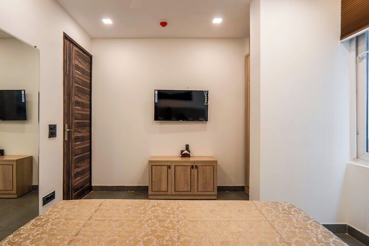 Room 8 of 38