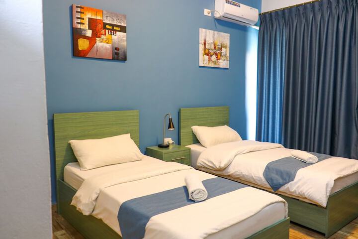 Room 5 of 114