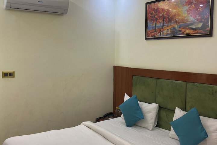Room 9 of 30