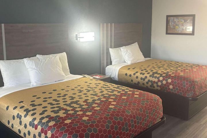 1 Queen Bed Accessible (3 of 3)