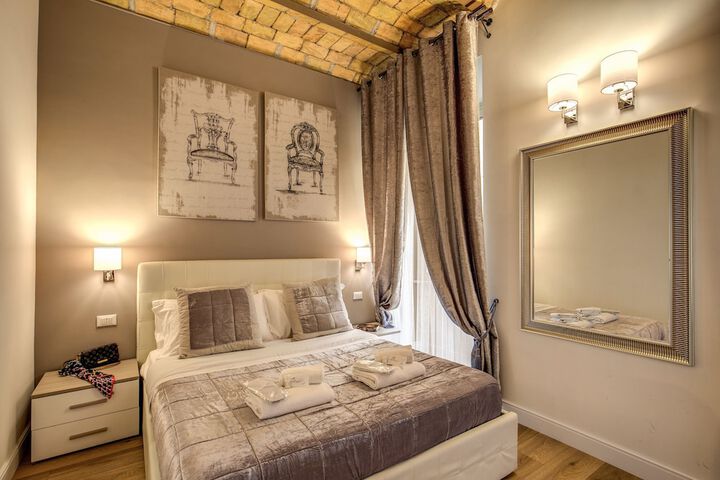 Room 6 of 28