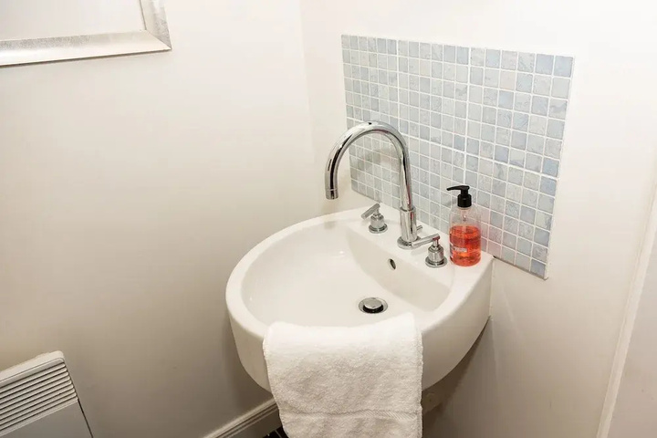 Room 8 of 17
