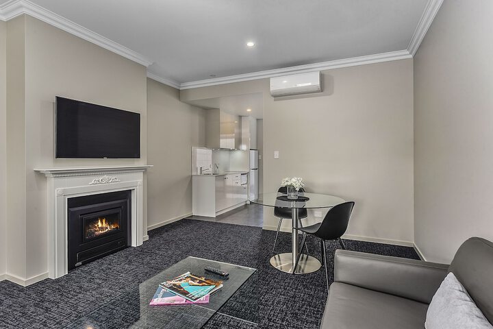 Room 9 of 15