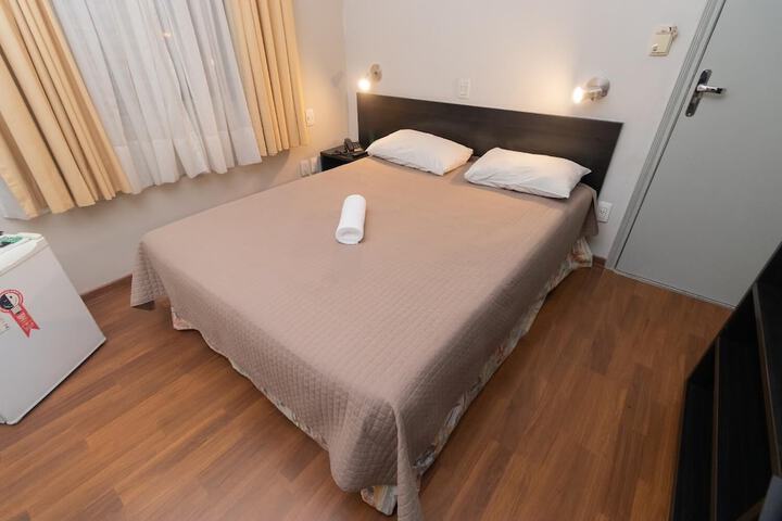 Room 9 of 32