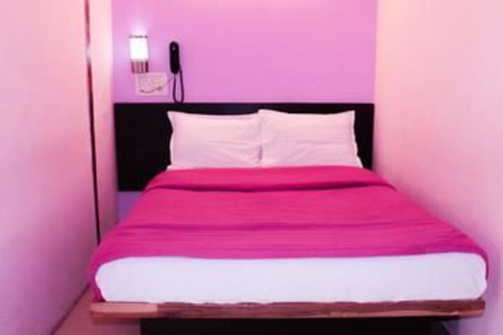 Room 5 of 16