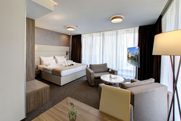 Room 45 of 136