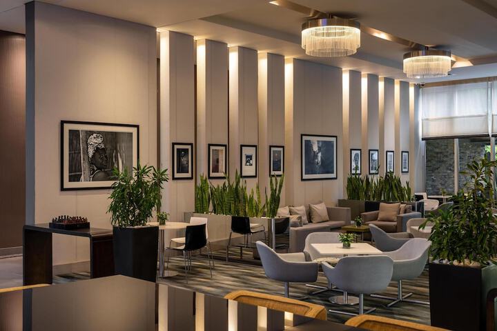 Lounge 256 of 309