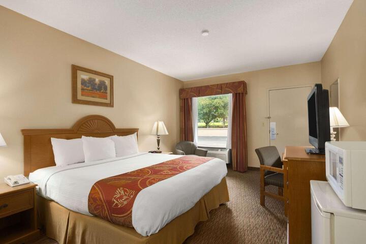 1 King Bed (3 of 9)