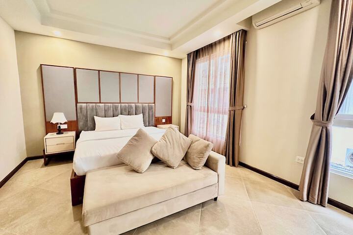 Room 6 of 14