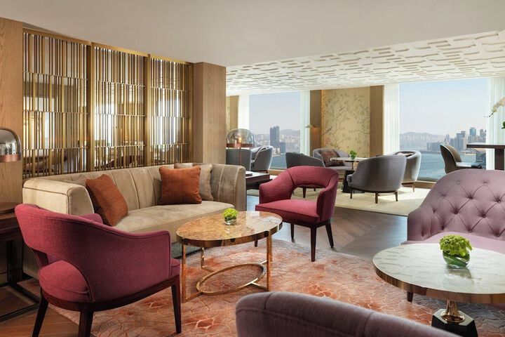 Lounge 136 of 144