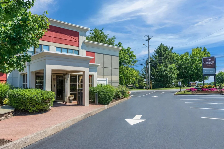 Exterior of Red Lion Inn & Suites Hershey