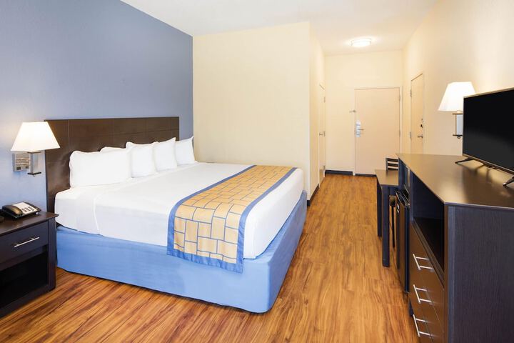 Room 11 of 20