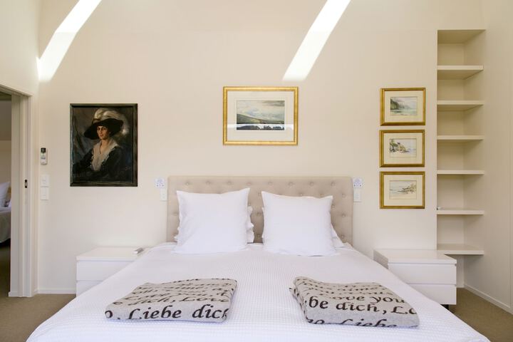 Room 4 of 52