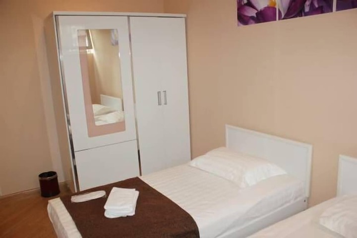 Room 33 of 63