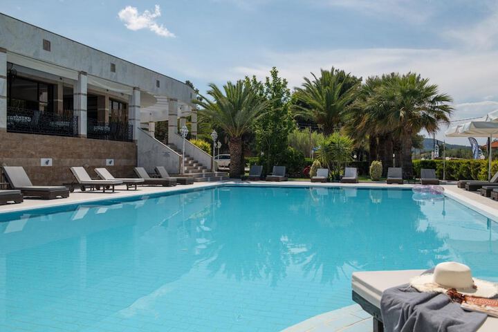 Hotel with Pool
