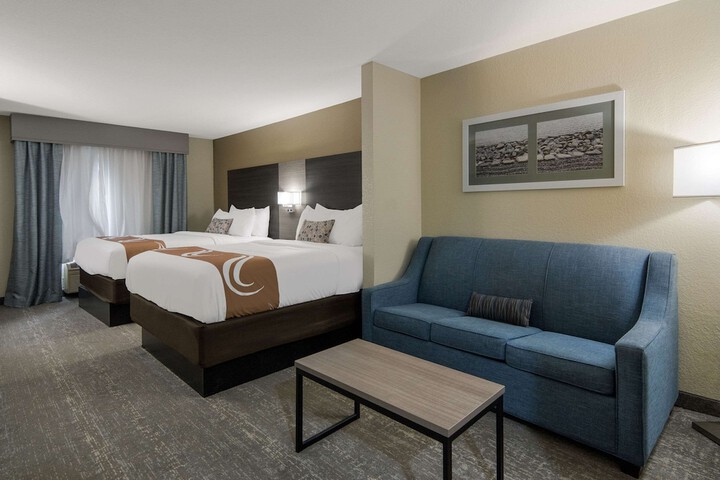 1 Queen Bed Accessible (21 of 26)
