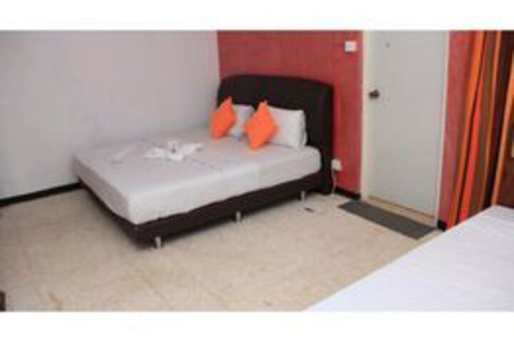 Room 13 of 19